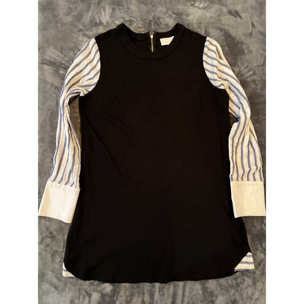 Faux jumper. Black body w long cotton blue/white sleeves and contrast. Sz L